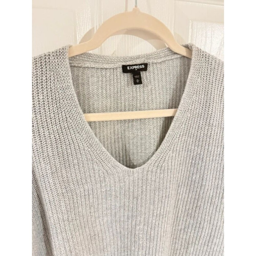 Express v neck sweeter - Picture 3 of 3